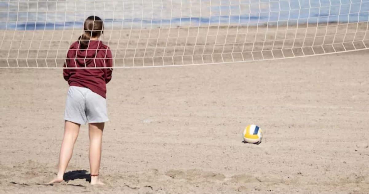 Benefits of Going Barefoot in Beach Volleyball