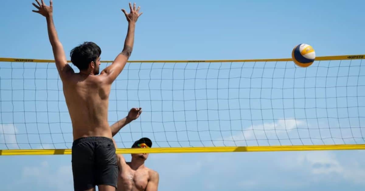 Rules of Beach Volleyball for Plays at the Net